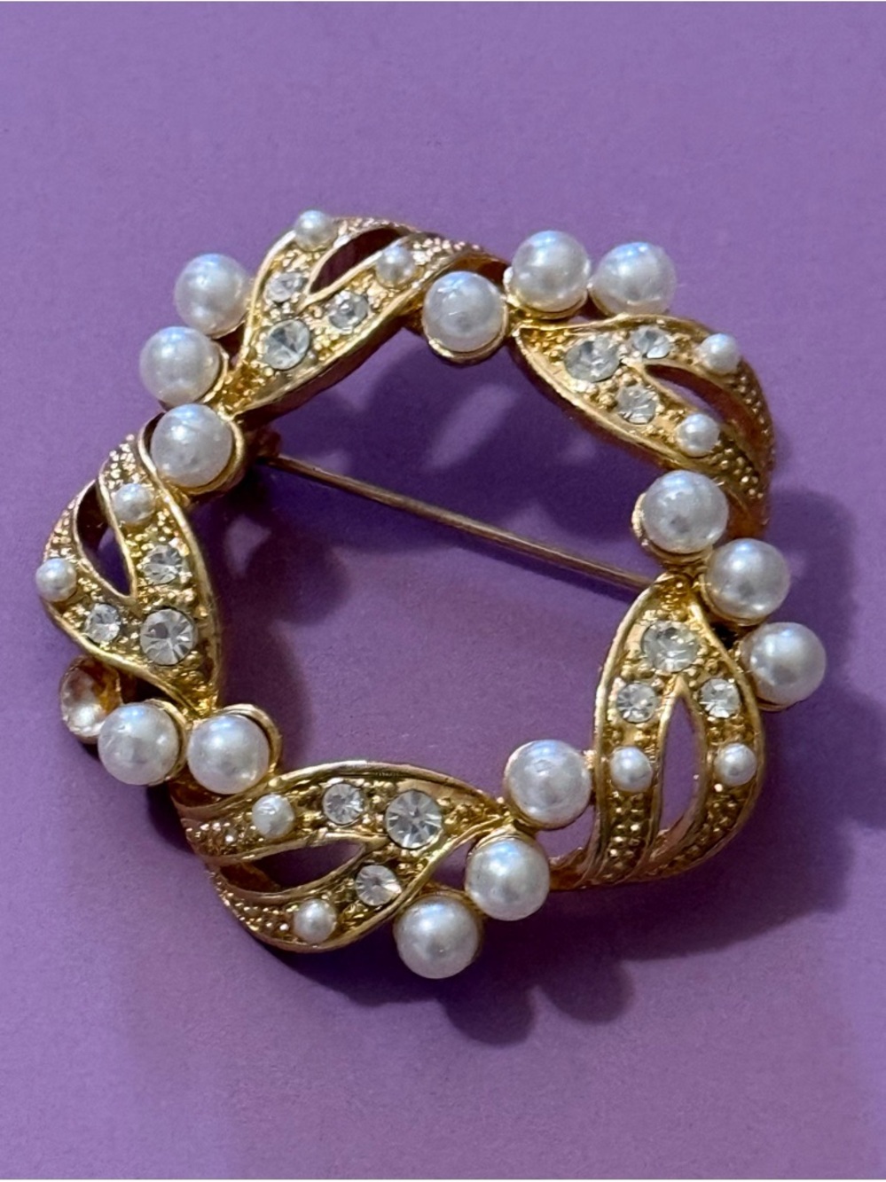 Beautiful Gold Pearl & Rhinestone Brooch
